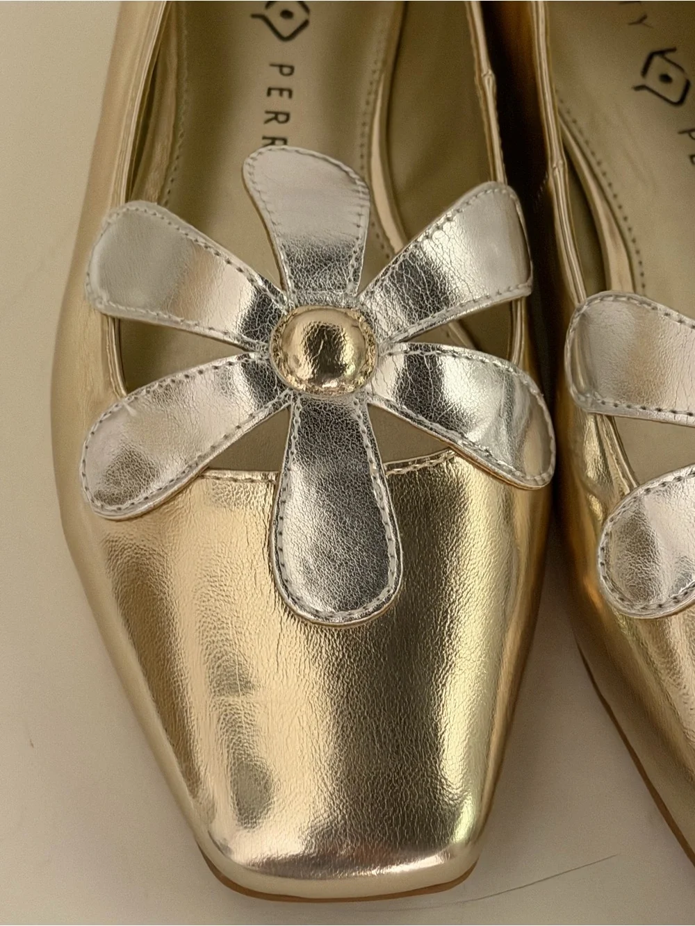 Katy Perry The Evie Daisy Flats in Metallic Gold. NWOB. Size 9
